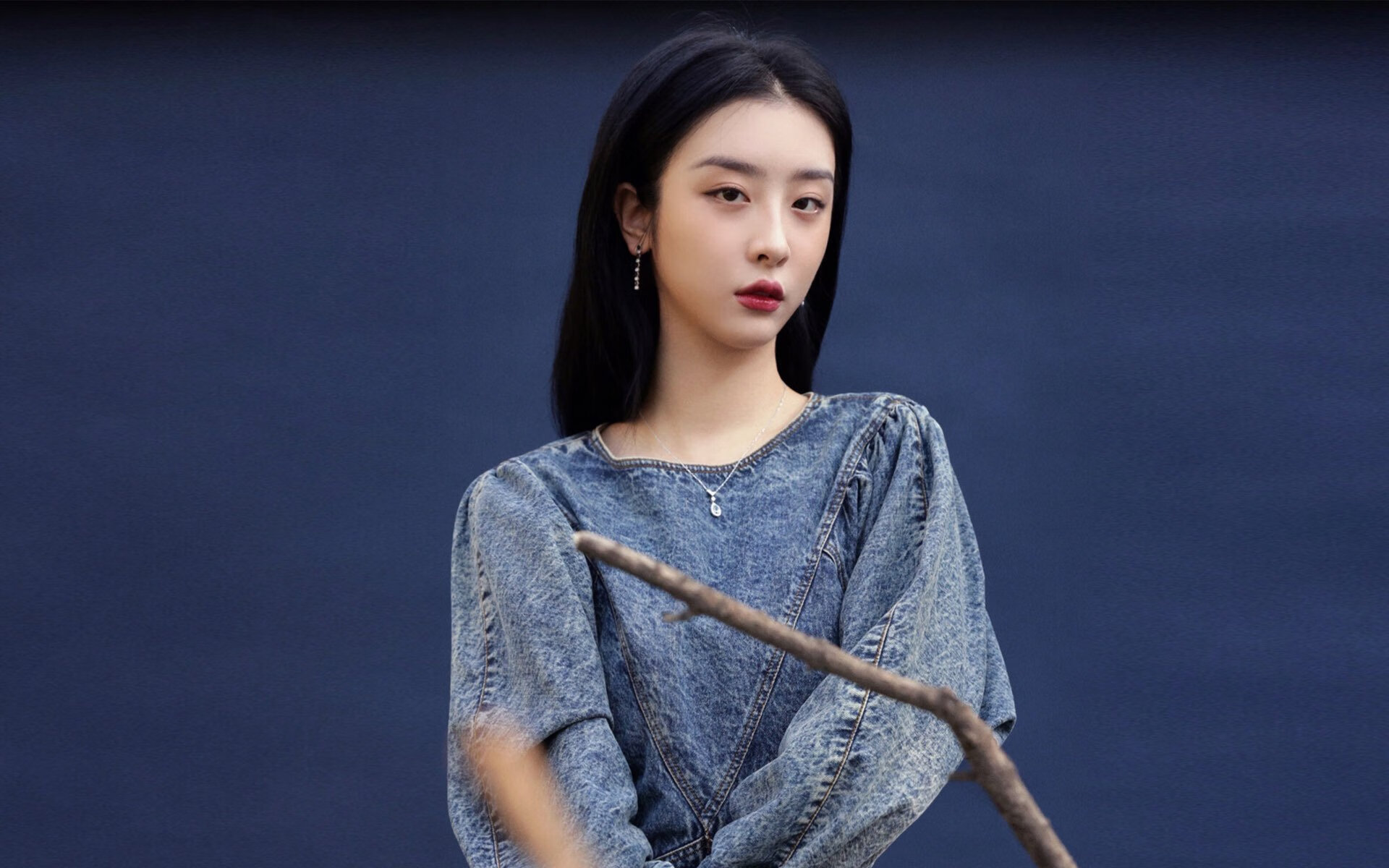 爱游戏娱乐平台-拜仁慕尼黑客场-战胜奥格斯堡，莱万破门，拜仁慕尼黑记录