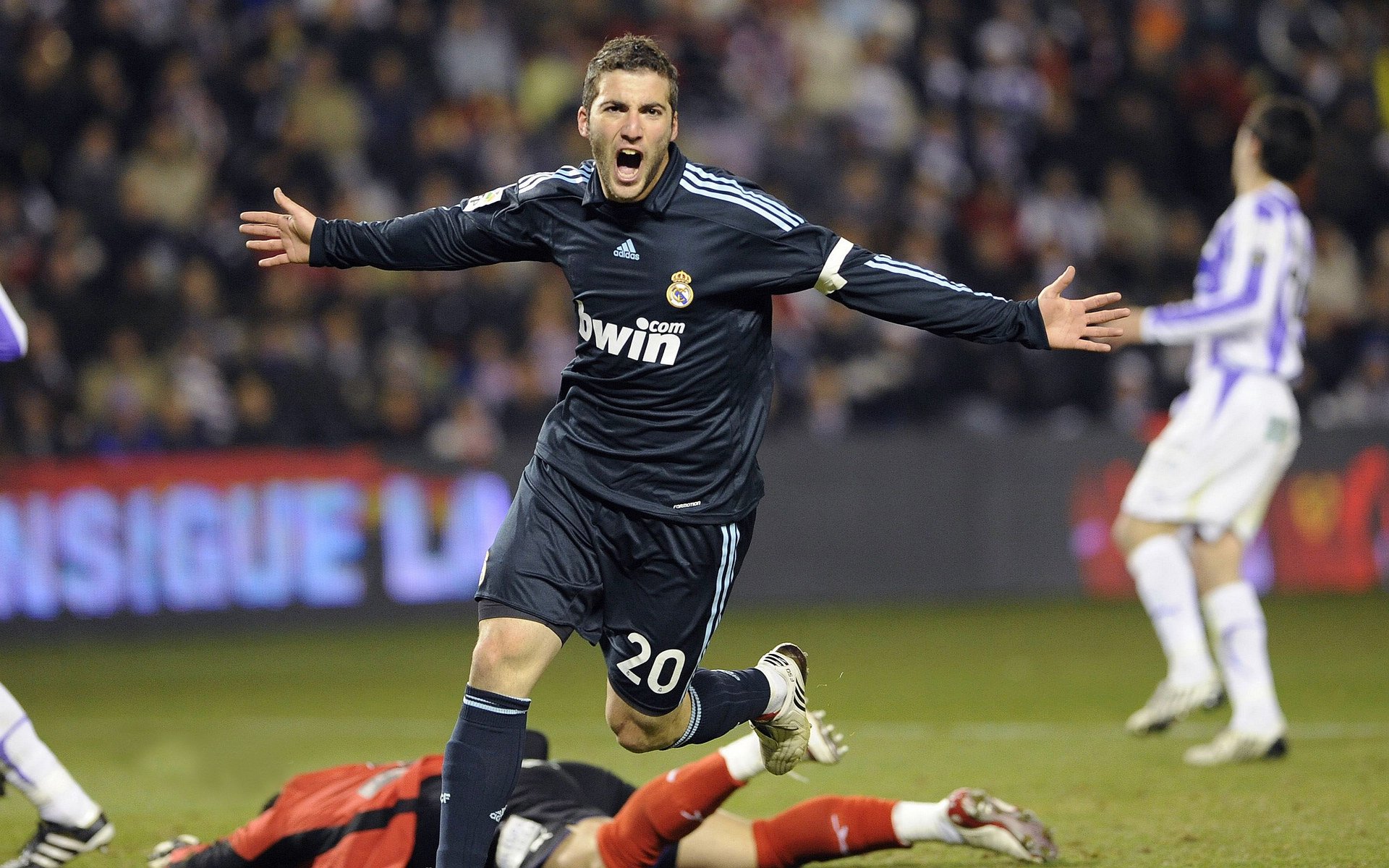 全球球迷:看世界杯还是世俱杯?不同偏好各有精彩,世界杯赛是足球的顶级赛事