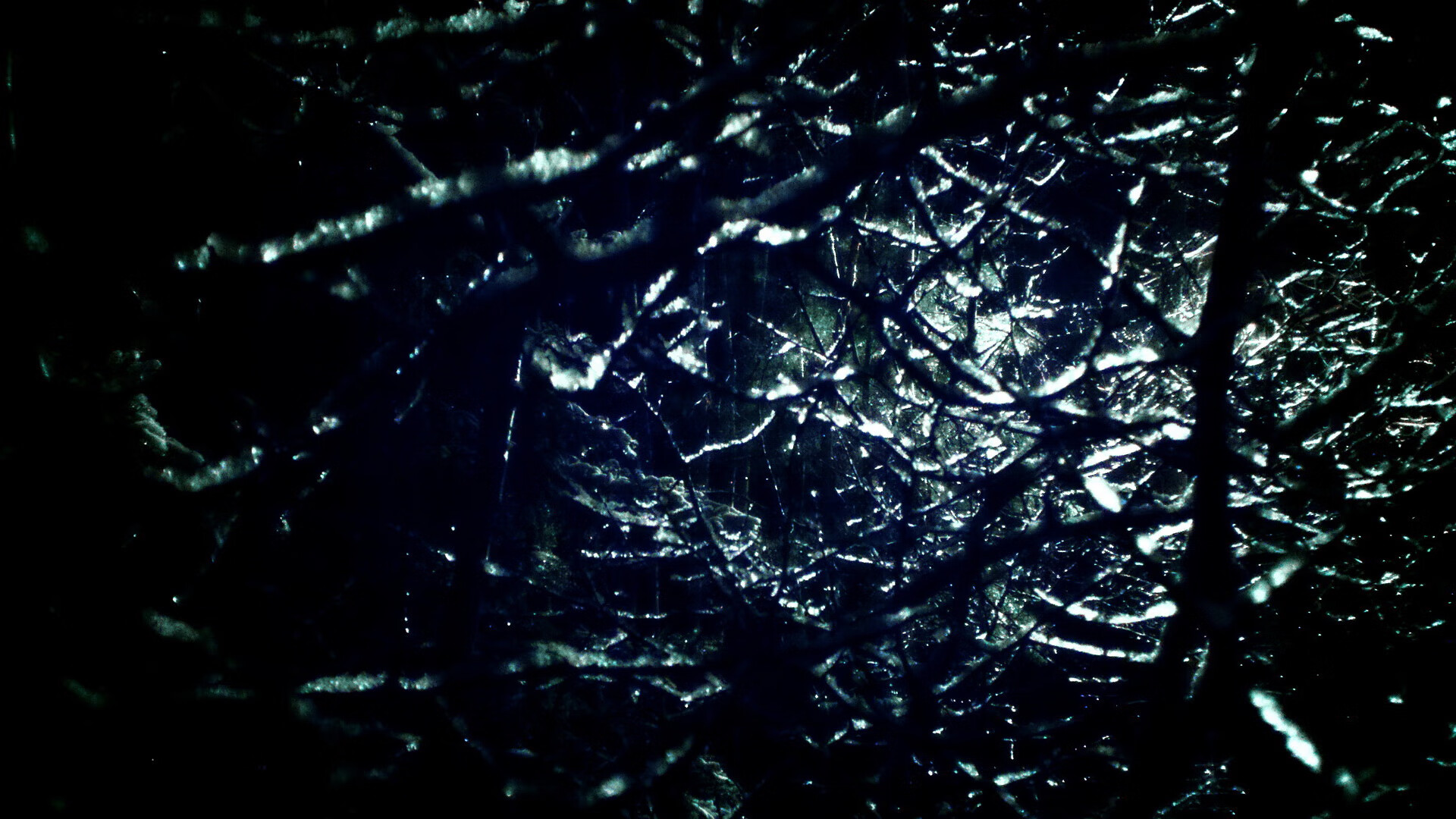 简:他的跑位无懈可击,频繁给对方防线制造麻烦