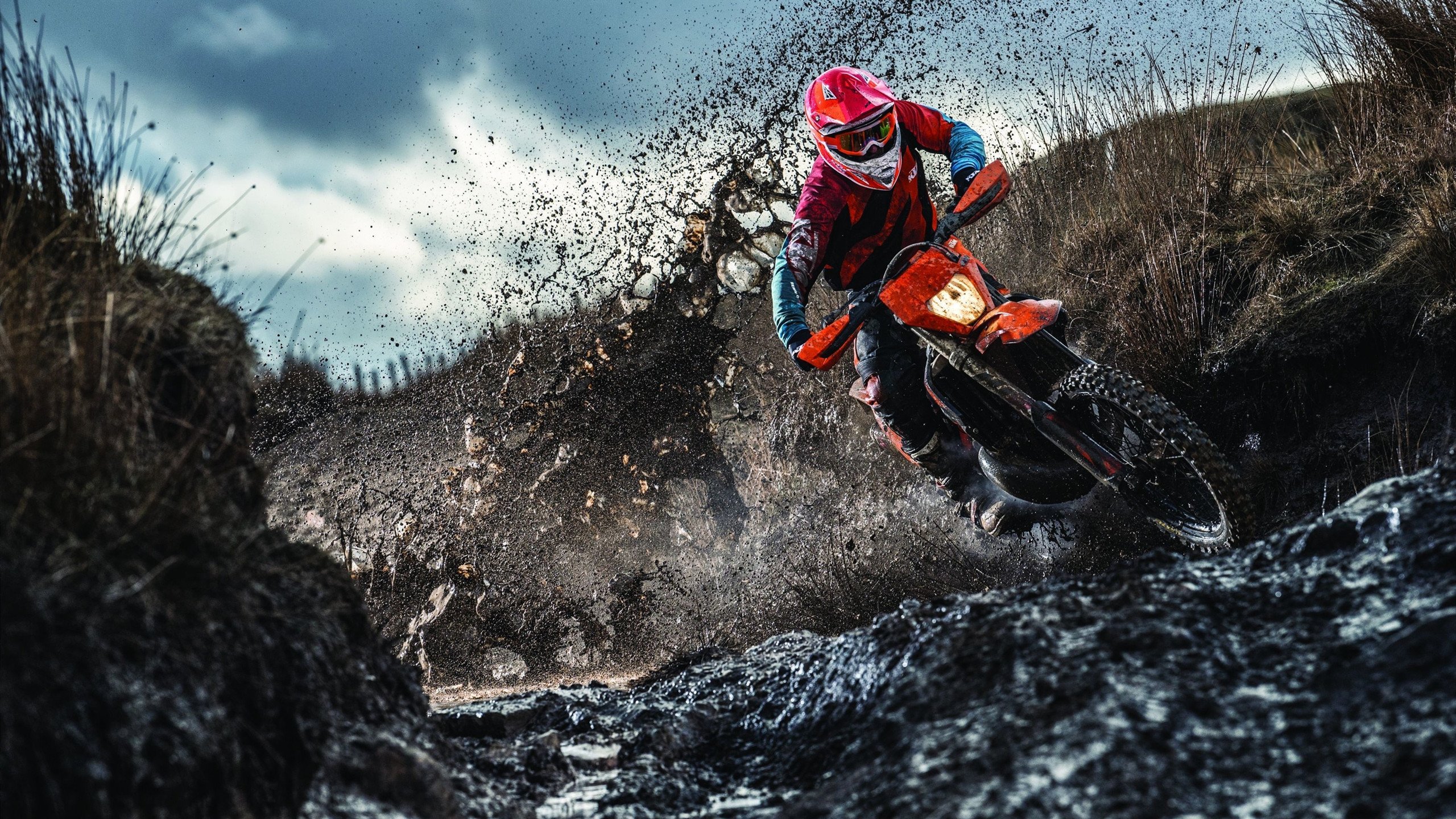 中国足球名宿走访青训营，传授宝贵经验激励学员，中国足球俱乐部青训